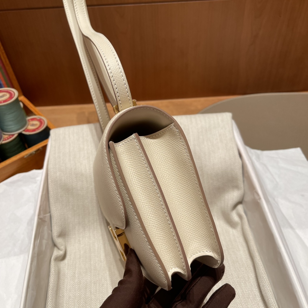 에르메스 콘스탄스18 나타 화이트 금장 앱송